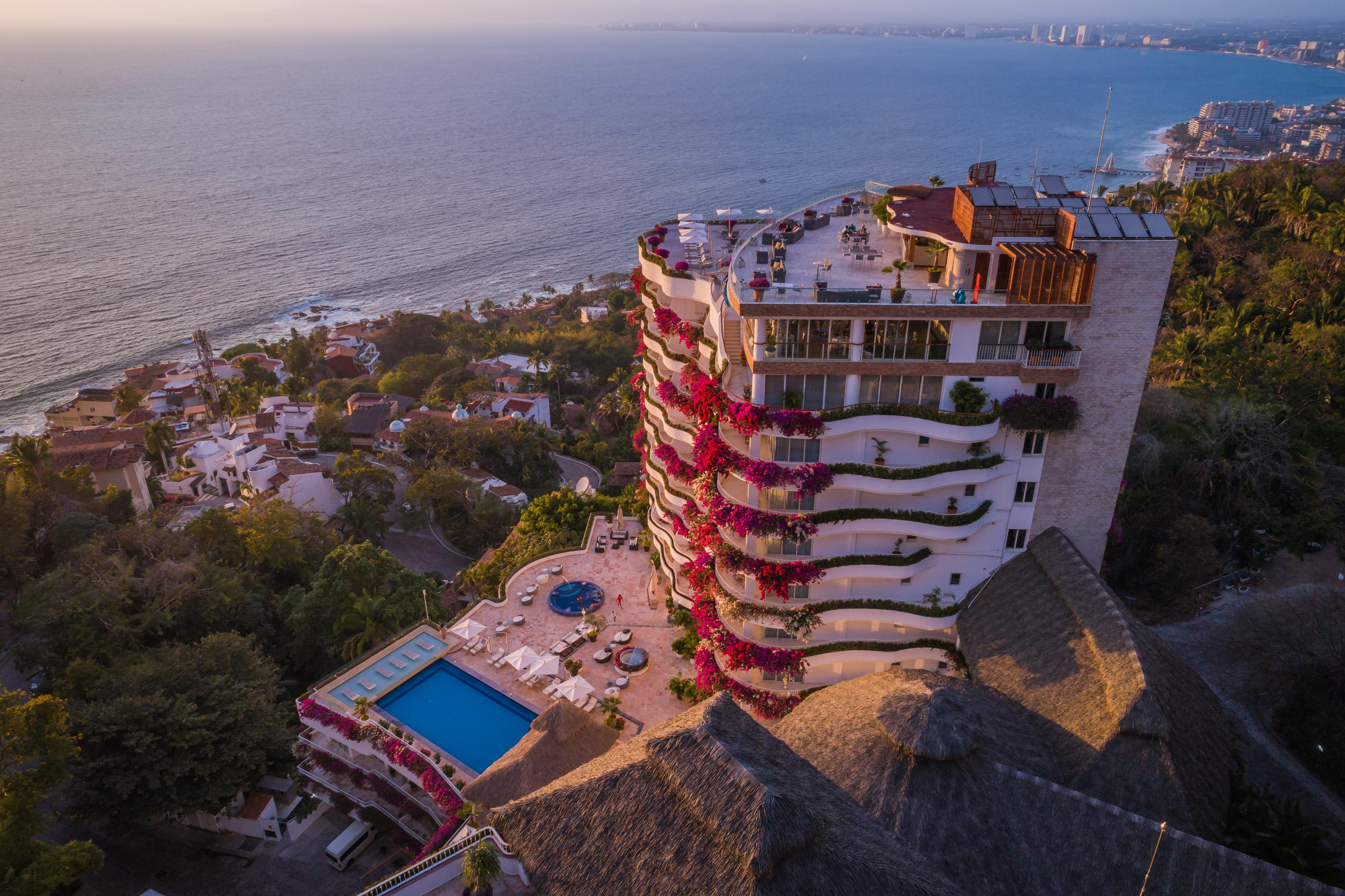 Grand Miramar All Luxury Suites & Residences (Adults Only) Puerto Vallarta Dış mekan fotoğraf